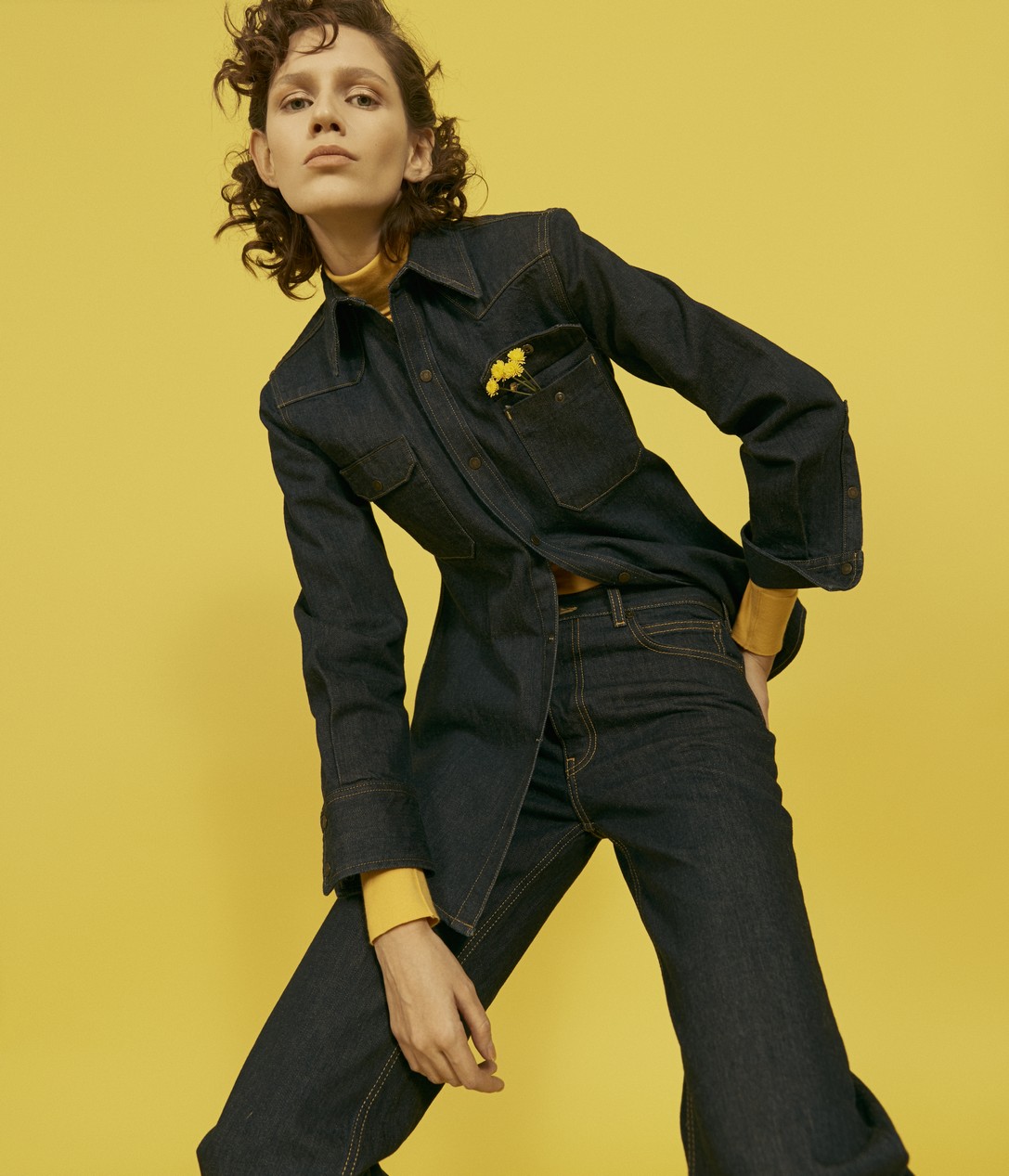 Водолазка, рубашка и джинсы, все - Calvin Klein 205W39NYC, The Icon