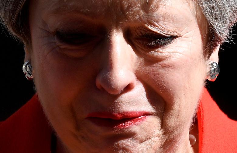 Реакция британского премьер-министра Терезы Мэй на решение покинуть пост лидера Консервативной партии после оказанного на нее давления со стороны однопартийцев за представленным Терезой Мэй обновленным соглашением с ЕС по Brexit. Фотограф: Тоби Мелвилл