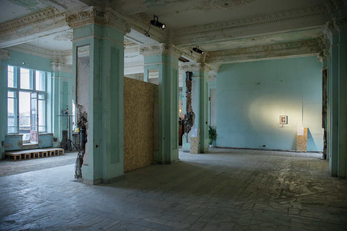 Экспозиция Второй биеннале молодого искусства, Отель Харьков