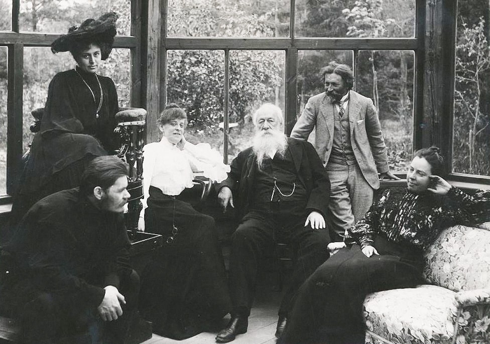 Рєпін з гостями у «Пенатах», 1905 рік 