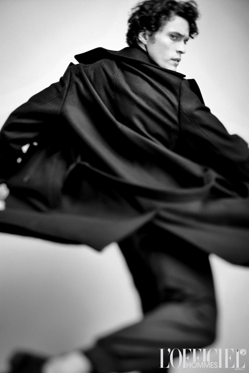 Штани Karl Lagerfeld, пальто Massimo Dutti 