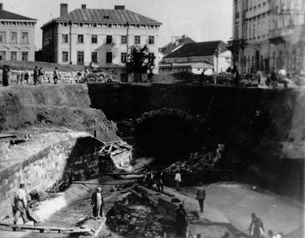 Закрепление реки Полтвы в зоне строительства театра 