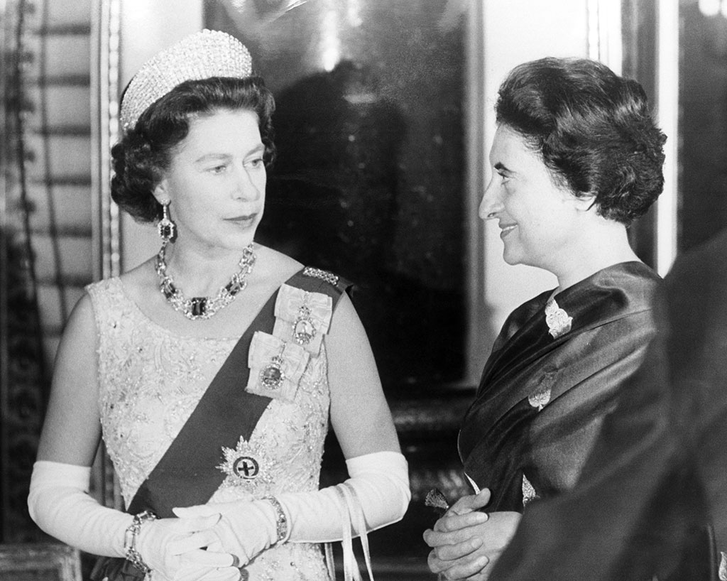 Королева Великобритании Елизавета II и единственная женщина — премьер-министр Индии Индира Ганди