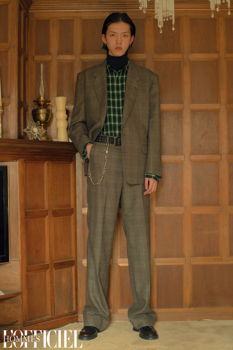 Водолазка Z Zegna, рубашка и костюм – John Lawrence Sullivan, ремень и обувь – Jimmy Choo