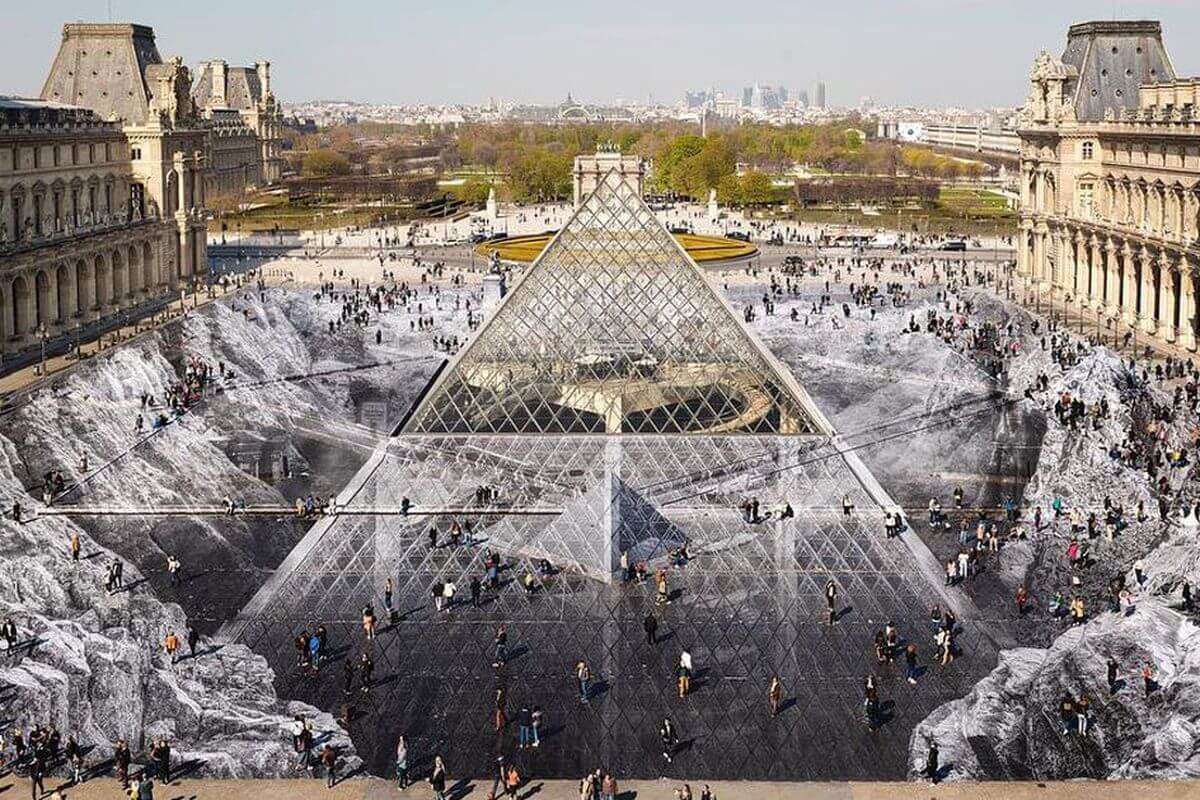 Оптическая иллюзия к 30-летию пирамиды. Март 2019 года