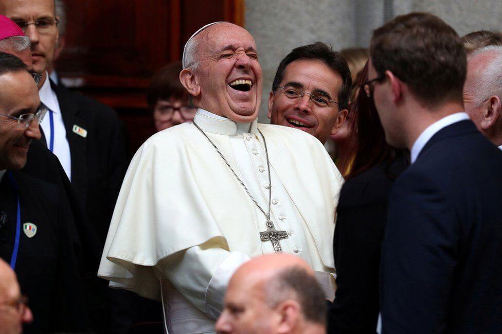 Папа Римский Франциск во время посещения собора Святой Софии в Дублине. Фото: Ханна Маккей