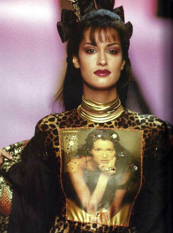 Ясмин Гаури на показе SS 1994 Haute Couture