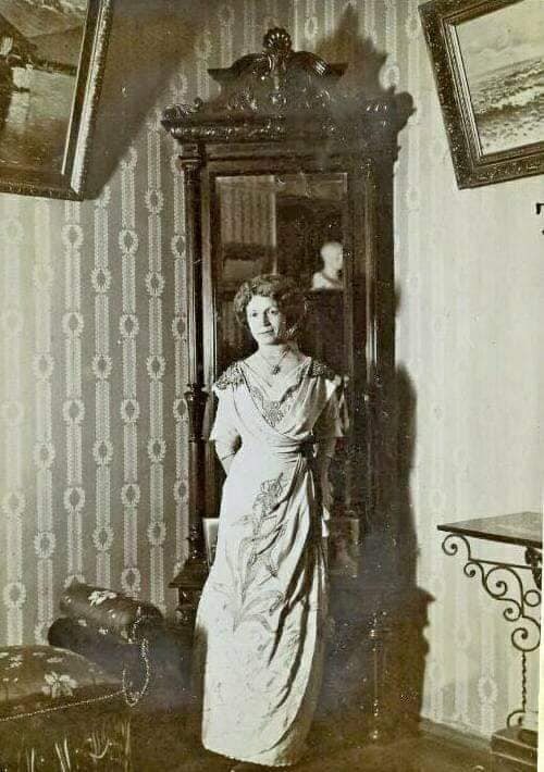 1910 рік. Марія Туробова в будинку на Січових Стрільців, 14