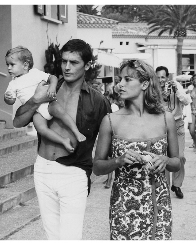 Натали и Ален Делон с сыном в Монте-Карло, 1965 год