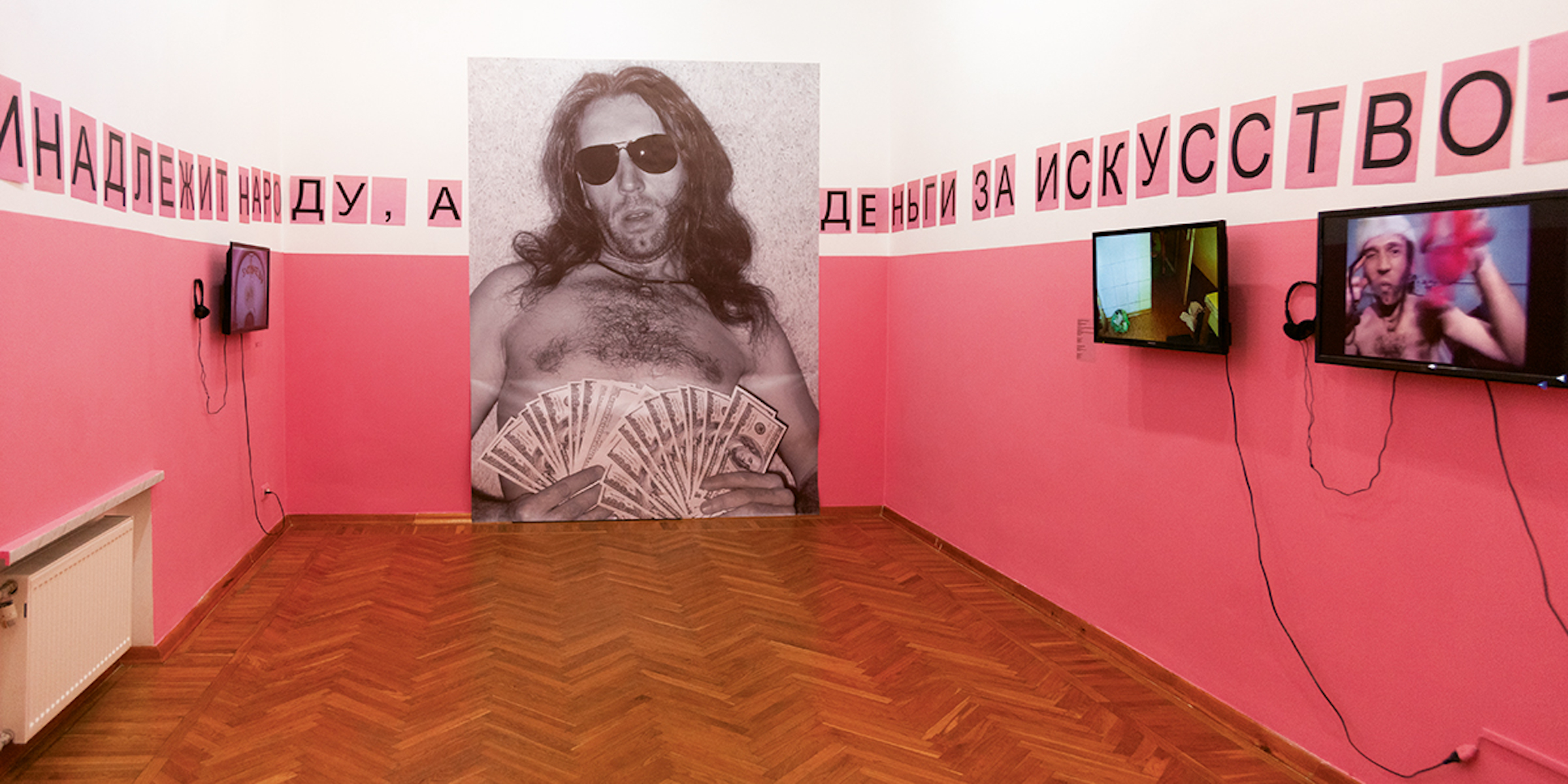 Экспозиция посмертного проекта художника Стаса Волязловского