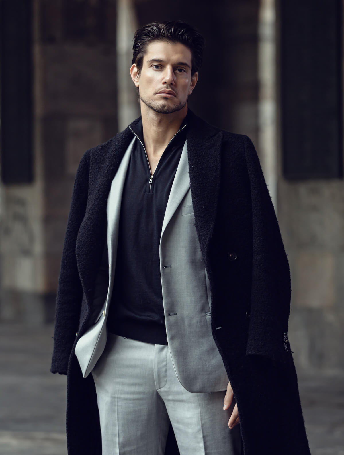 Пальто Dolce & Gabbana, костюм Calvin Klein collection, светр Marco Castelli collection