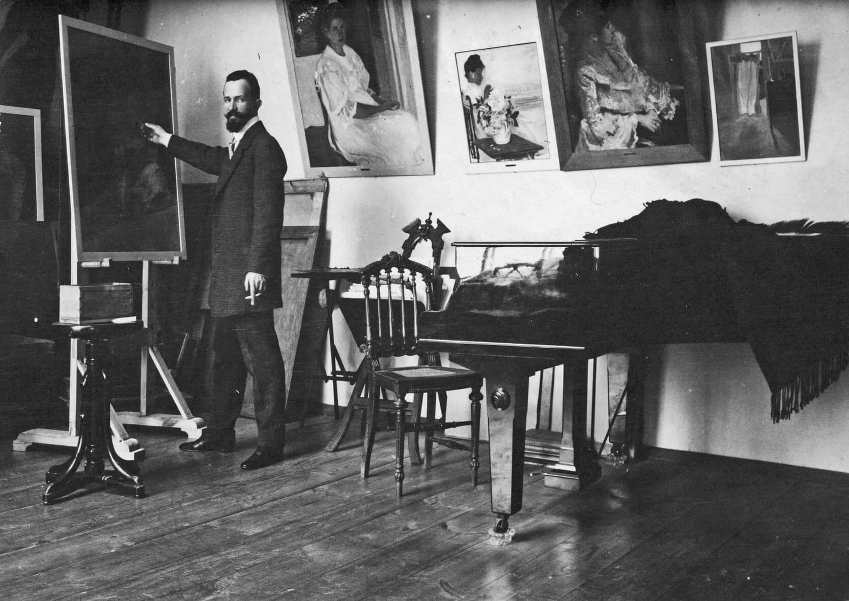 Олександр Мурашко у своїй майстерні на Малій Житомирській, 1911 рік
