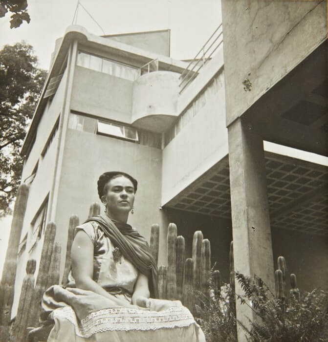 Фрида Кало в Casa Azul, 1938