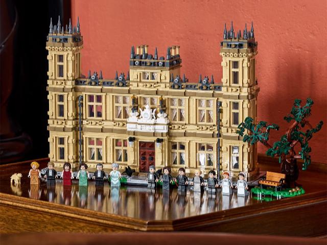 Культовий маєток з «Аббатства Даунтон» відтворили у LEGO з 4711 деталей