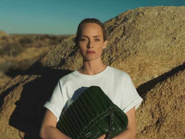 Karl Lagerfeld и Эмбер Валлетта выпустили сумки из "кожи кактуса" и переработанного хлопка