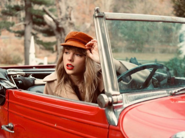 Тейлор Свифт выпустила перезаписанную версию альбома 2012 года Red 