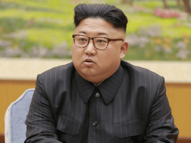 Ким Чен Ын запретил жителям Северной Кореи носить джинсы скинни