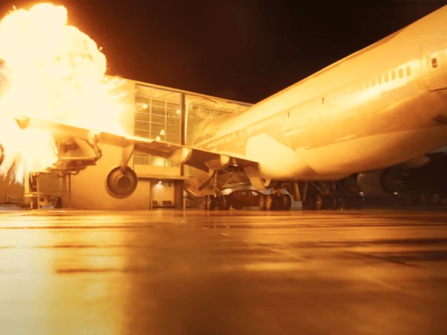 Кристофер Нолан взорвал настоящий Boeing 747 на съемках фильма "Тенет"