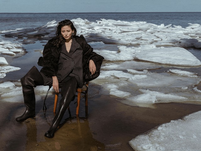 Лёд и пламя: Эвелина Мамбетова в съёмке L'Officiel Online