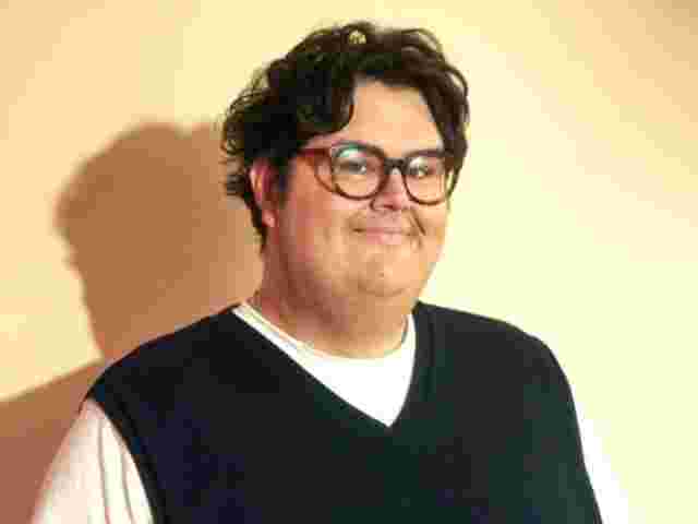 Вражений її добротою: актор Калеб Гірон про сумісні сцени з Енн Гетевей у «Диявол носить Prada 2»