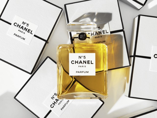 История аромата в одном видео: Chanel № 5 исполнилось 100 лет
