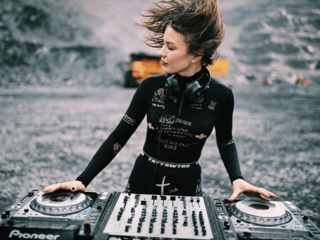 Scary Beautiful: DJ Nastia сыграет сет на заводе "Большевик"