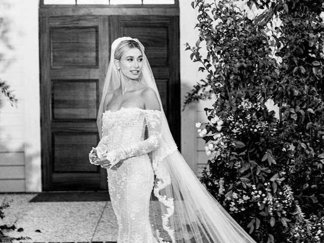 Хейли Бибер показала свое свадебное платье дизайна Вирджила Абло 