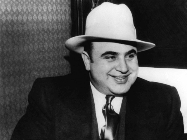 200 вещей Аль Капоне продадут на аукционе. Они расскажут о другой жизни гангстера