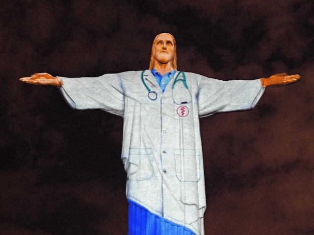 Видео дня: Статую Христа в Рио-де-Жанейро "одели" в медицинский халат