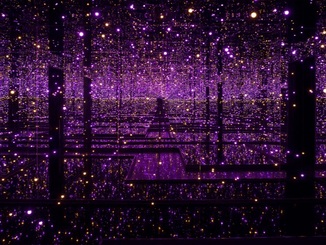 Что внутри: Самая масштабная инсталляция Яёи Кусамы в Tate Modern