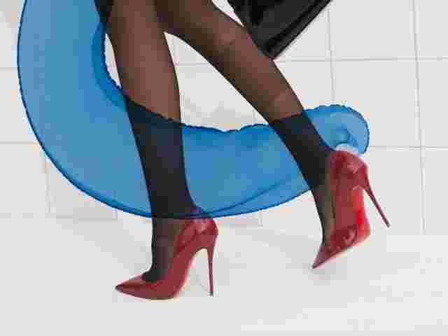 Нові деталі та оновлення культової моделі: Christian Louboutin презентував  зимову колекцію 