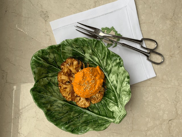 Рецепт до Посту: стейк з цвітної капусти з хумусом