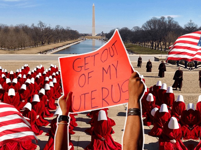 Свобода, равенство, аборты: Как права женщин в Америке оказались под угрозой