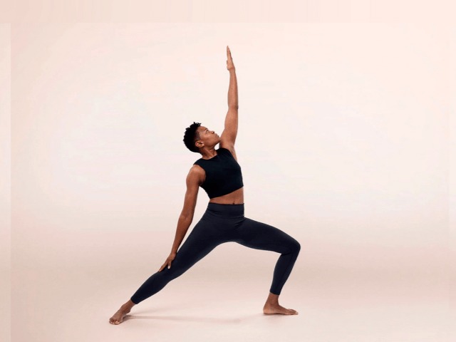 Nike показали первую коллекцию одежды для йоги