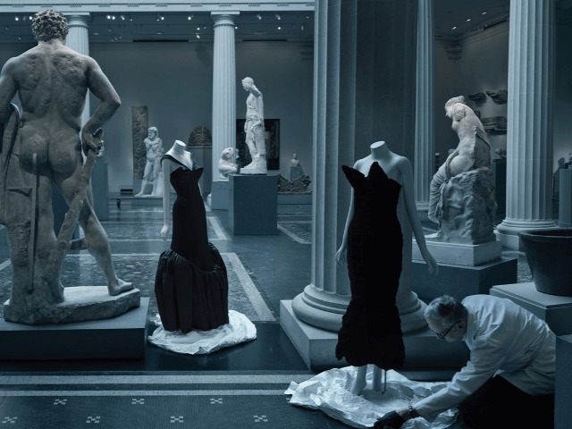 Что внутри: Выставка About Time: Fashion and Duration в Метрополитен-музее