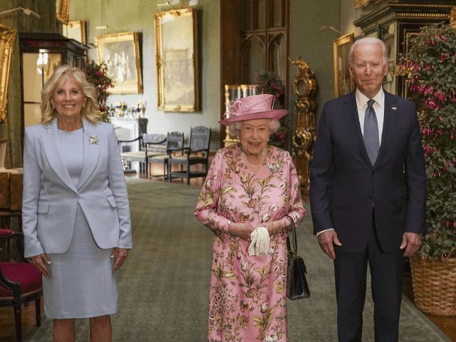 Джо Байден сравнил Елизавету II со своей мамой, после личной встречи с королевой