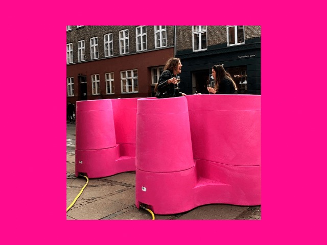 Розовая конструкция: Дизайнеры придумали новые городские туалеты только для женщин