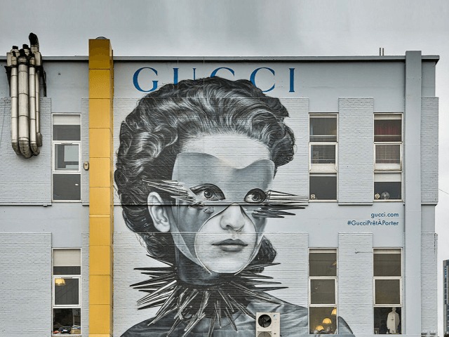 Мода ХХ века в новых граффити Gucci