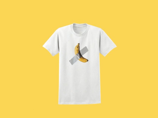 Маурицио Каттелан выпустил футболку с изображением того самого банана. Она называется "Комик"