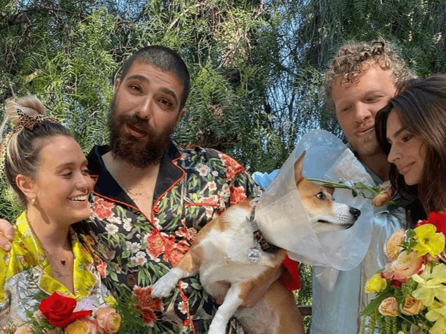 Эмили Ратаковски устроила свадьбу своей собаке