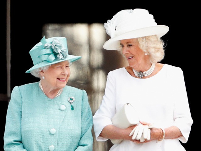 Елизавета II передаст титул королевы жене принца Чарльза Камилле