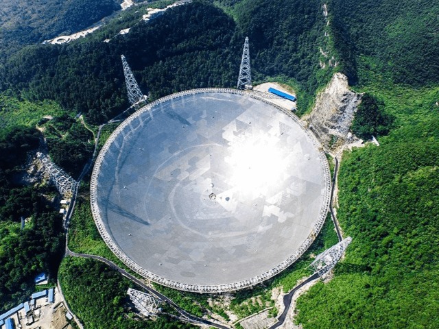 В Китае запустили крупнейший в мире радиотелескоп размером в 30 футбольных полей