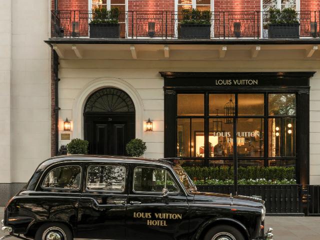 Що всередині: поп-ап готель Louis Vuitton, де залишитись на ніч можуть лише сумки