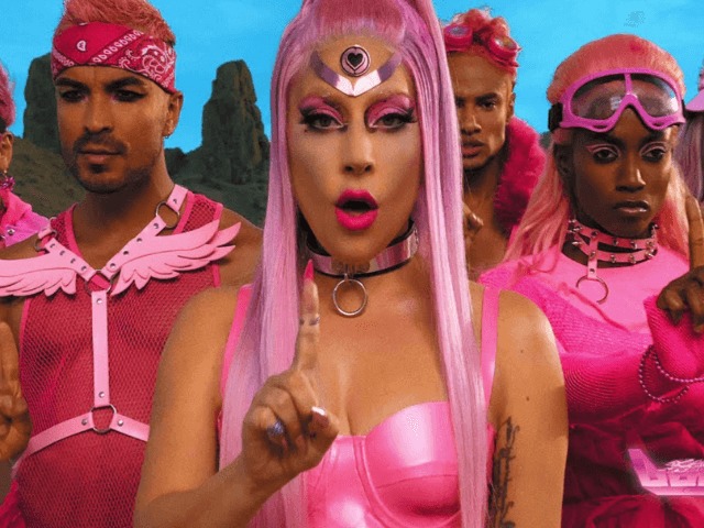 Смотрите: Леди Гага танцует в розовом купальнике — первый клип и песня певицы за 3 года 