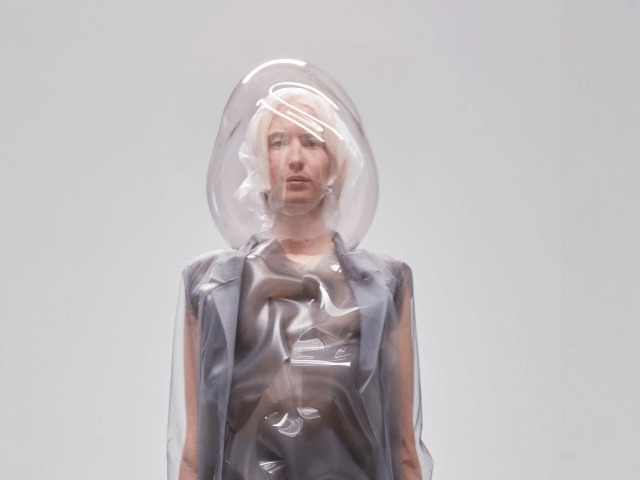 Дизайнер из Канады создала платья, которые реагируют на окружающую среду