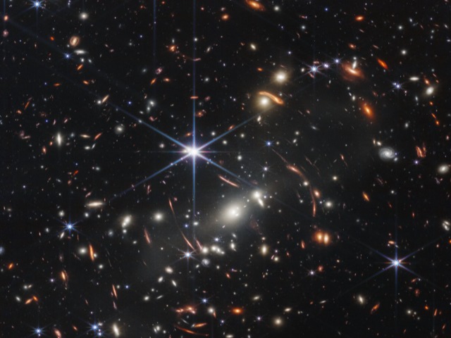 Фото дня: NASA показали найчіткіший перший знімок далекого Всесвіту з телескопа “Джеймс Вебб”