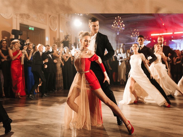 История красных туфелек: Выбираем пару для бала Red Shoes Christmas Dance