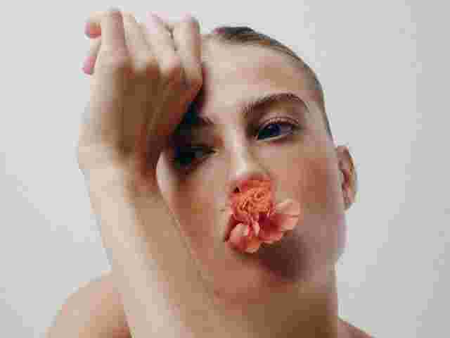 Між доглядом та природою: цвіт на шкірі
