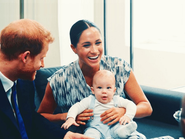 4-месячный сын принца Гарри и Меган Маркл впервые появился на публике 