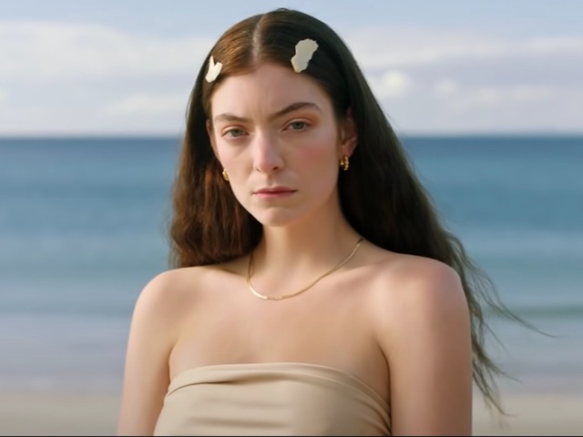 Связь с природой: Lorde выпустила клип Leader of a New Regime, снятый в Новой Зеландии